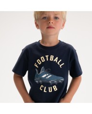Camiseta de niño Mayoral azul marino “Football Club” con estampado frontal deportivo y corte cómodo para el día a día.